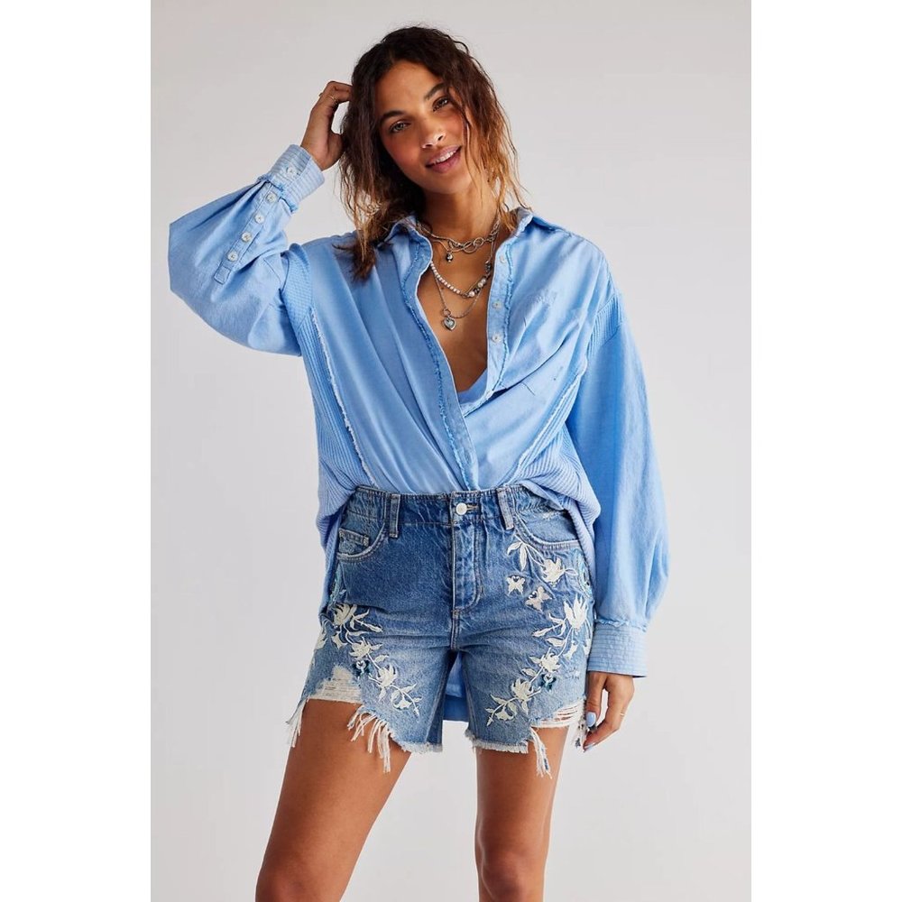 NEW 24 00 Women Free People "You're My Butterfly" Embroidered Blue Jean Shorts